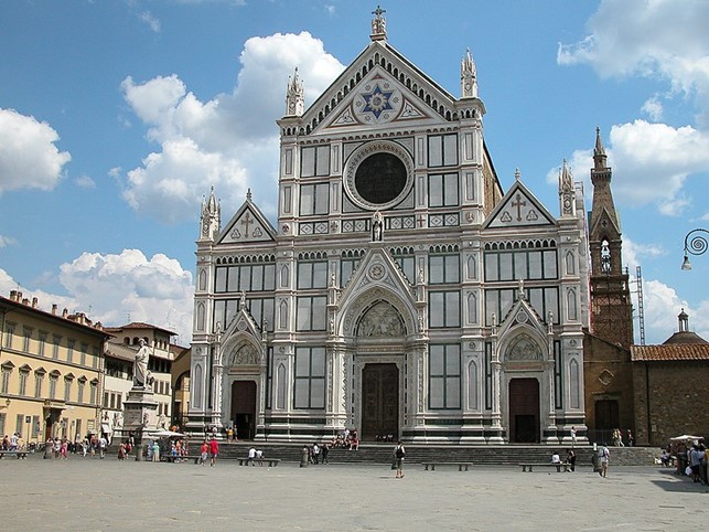 Santa Croce façade, on the left a statue of Dante Alighieri, whose tomb is in Ravenna but which is remembered among the other preeminent Italians inside the Church.