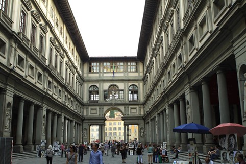 The square encircled by the two wings of the Galleria degli Uffizi, the arch in the far end opens onto the Arno river.